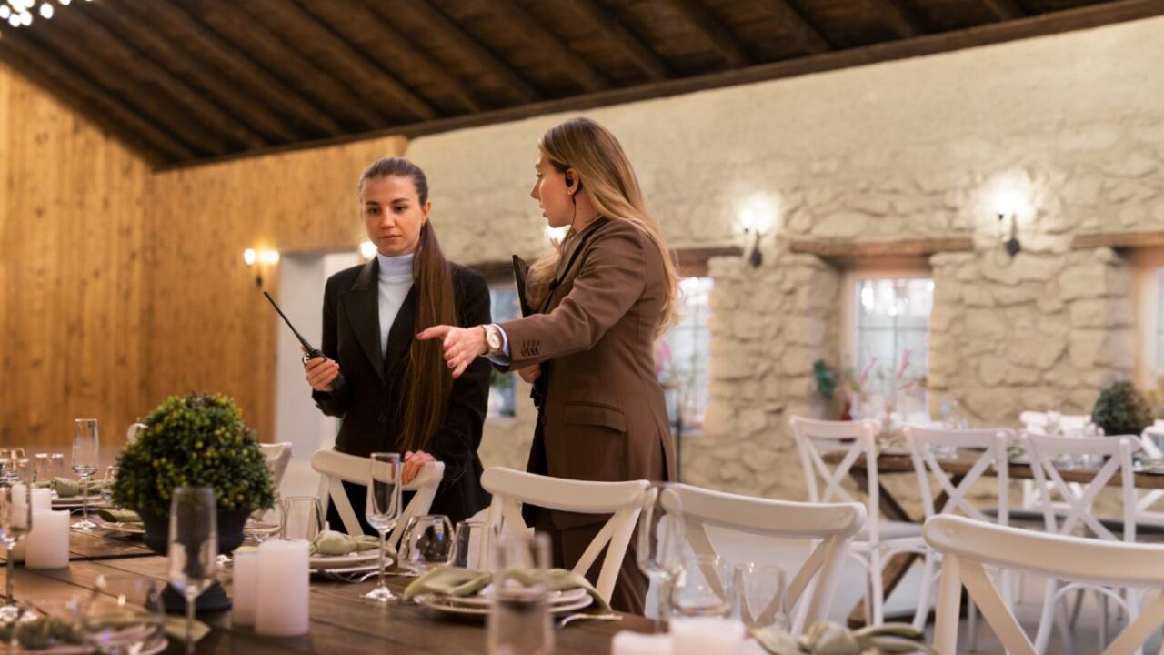 mujeres trabajando en empresas de eventos en valencia