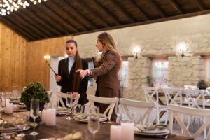 mujeres trabajando en empresas de eventos en valencia